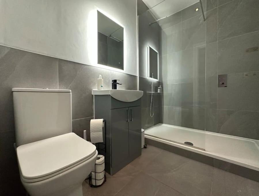 Superior Stay, Sophia Gardens, City Centre And Stadium Sleeps 4 Кардифф Экстерьер фото